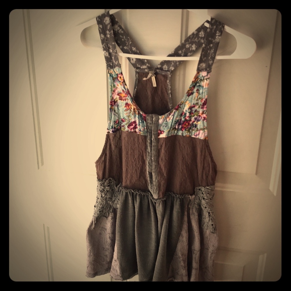 Razorback floral top